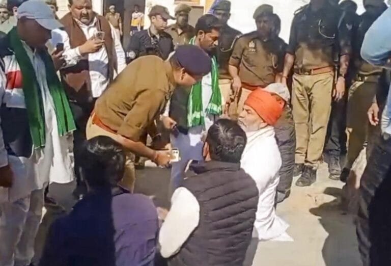 किसान नेता राकेश टिकेत हिरासत में!