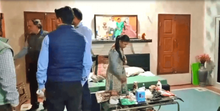 नकली आयुर्वेदिक दवाई बनाने वाली फैक्ट्री का भंडाफोड़, 5 लाख की दवाईयां जब्त