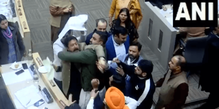 B R Ambedkar को लेकर चंडीगढ़ सिविक बॉडी मीटिंग में बीजेपी बनाम कांग्रेस का टकराव