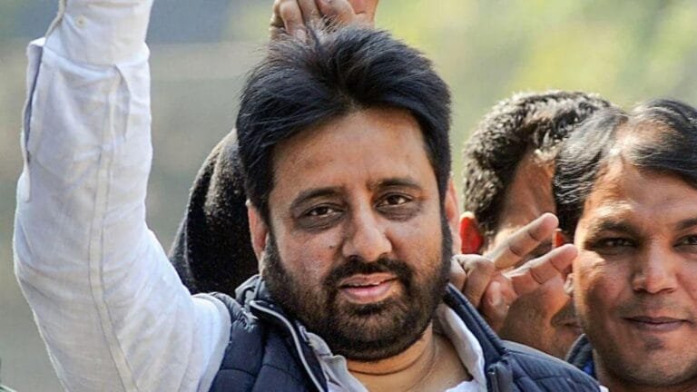 AAP के MLA Amanatullah Khan के बेटे पर BJP का हमला, Shahzad Poonawala ने कही बड़ी बात