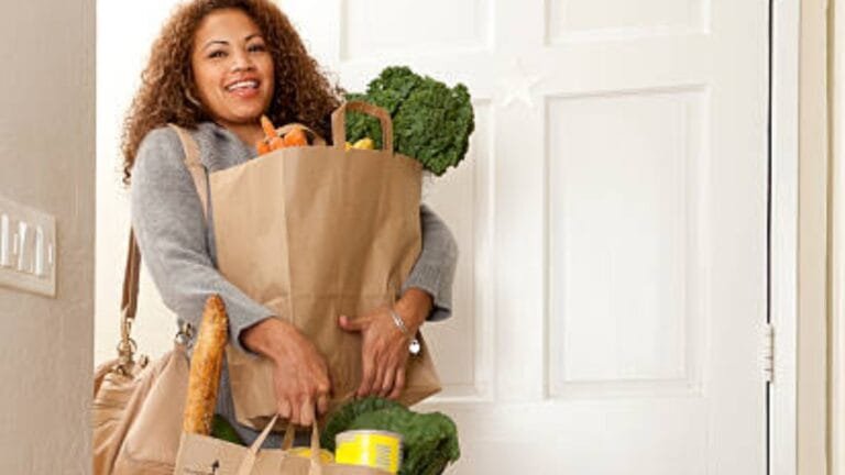 Fashion और Health का कनेक्शन: क्या आप सही कपड़े और जूते पहन रहे हैं?