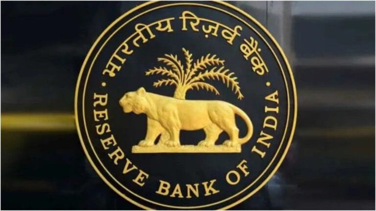 India बैंकों पर दबाव: कर्ज वृद्धि में गिरावट, मुनाफे पर असर