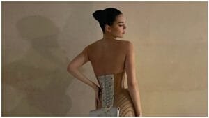Kendall Jenner का शोस्टॉपर लुक! Schiaparelli में nude illusion गाउन में सबको किया हैरान