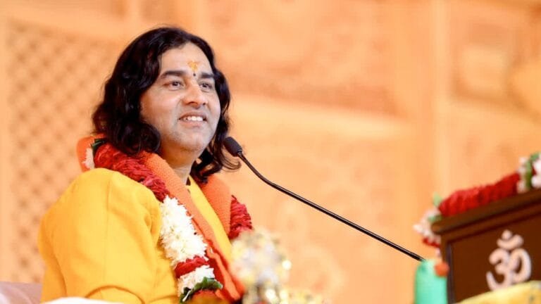 Prayagraj Mahakumbh: धर्म संसद में सनातन धर्म और मंदिरों की सुरक्षा पर चर्चा