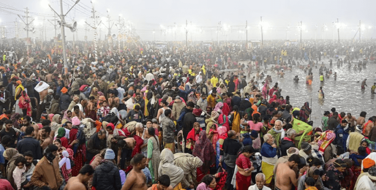 महाकुंभ में बिछड़े 250 से अधिक लोग, मेला प्रशासन ने परिवार से मिलवाया 