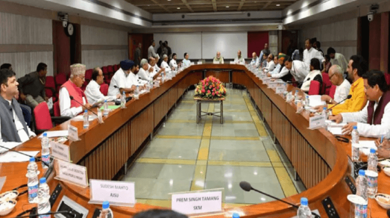 बजट सत्र से पहले संसद में सर्वदलीय बैठक शुरू