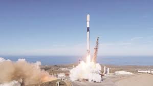 स्पेसएक्स का डबल धमाका: चांद की ओर दो निजी लैंडर्स, कम लागत में बड़ा मिशन!