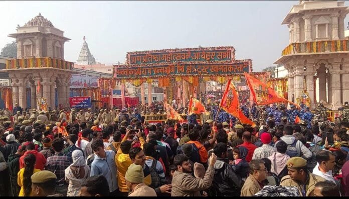 Ayodhya में ‘प्राण प्रतिष्ठा’ की सालगिरह पर उमड़ा जनसैलाब, राम भक्तों का दिखा ऐतिहासिक उत्साह!