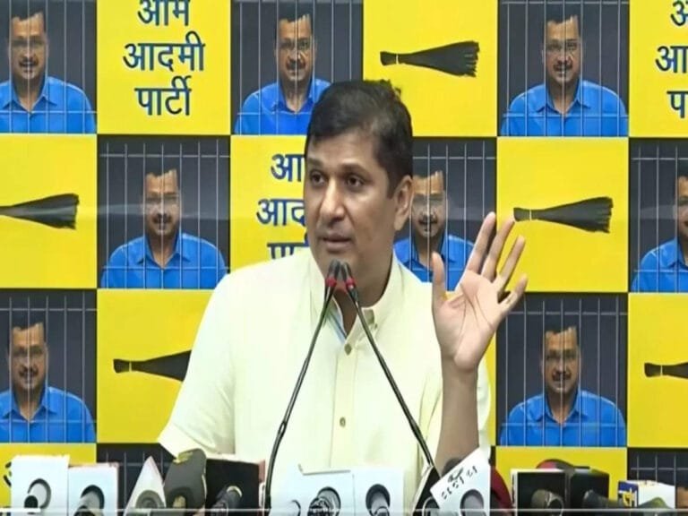 दिल्ली में ‘शीशमहल’ व ‘राजमहल’