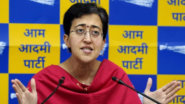 चुनाव से पहले गरमाया माहौल, AAP का फर्जी वोट पर बड़ा आरोप: आतिशी 14 जनवरी को करेंगी नामांकन