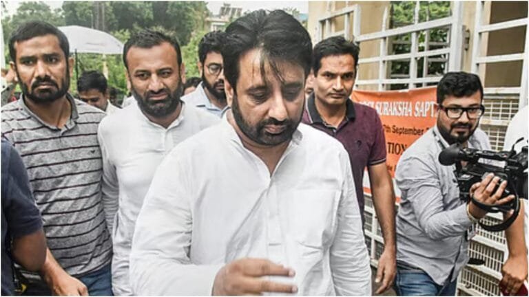 AAP विधायक Amanatullah Khan पर FIR, पुलिस टीम पर हमले का आरोप