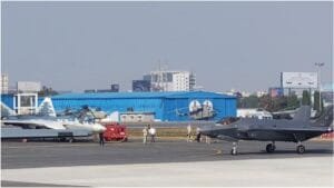 Aero India 2025_ पहली बार India की आसमान में Russia Su-57 और American F-35 का जलवा