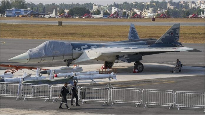 Aero India 2025: पहली बार India की आसमान में Russia Su-57 और American F-35 का जलवा