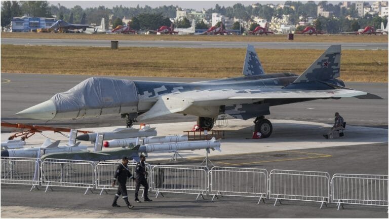 Aero India 2025: पहली बार India की आसमान में Russia Su-57 और American F-35 का जलवा