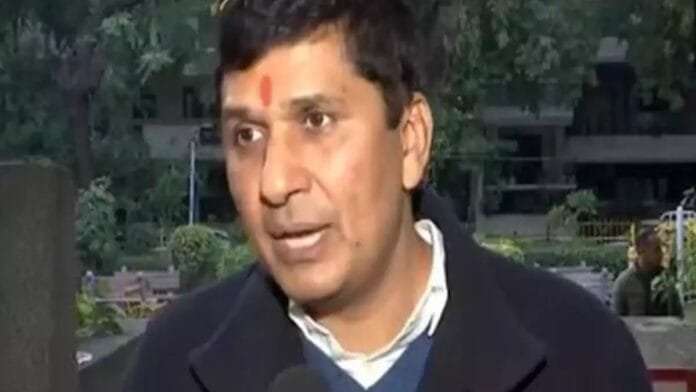 BJP ने Seelampur में फर्जी मतदान का दावा किया, आप ने Chirag Delhi में वोटिंग रोकने का आरोप लगाया