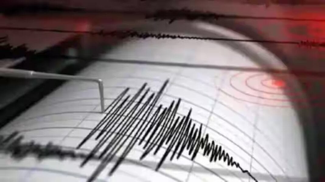 Delhi-NCR में 4.0 तीव्रता का Earthquake, सुबह-सुबह दहशत में आए लोग