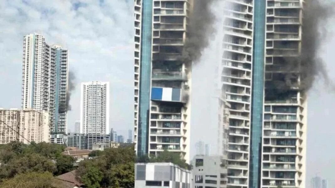 Mumbai की Skyscraper में आग का तांडव, 42वें माले से उठी आग की भीषण लपटें Mumbai की Skyscraper में आग का तांडव, 42वें माले से उठी आग की भीषण लपटें