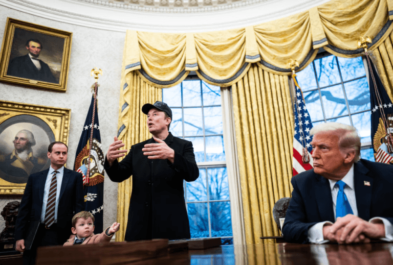 Trump के आदेश से संघीय कर्मचारियों में भारी कमी का प्रस्ताव; U.S DOGE सेवा के साथ मिलकर काम करने को मजबूर