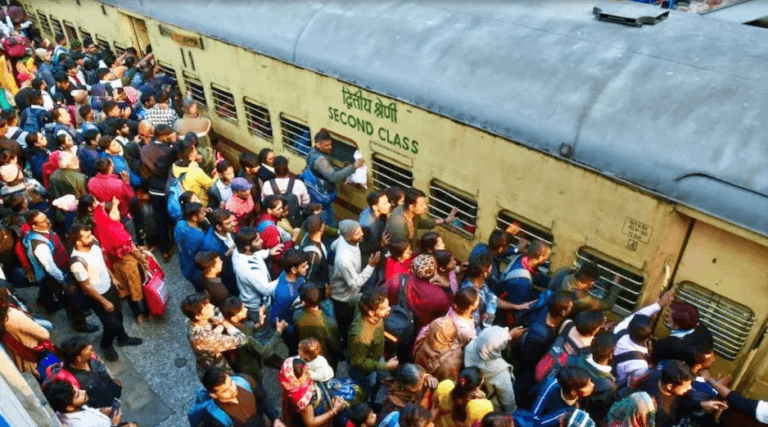 बढ़ती भीड़ के कारण Prayagraj का संगम Railway Station बन्द !