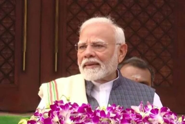 प्रधानमंत्री Modi ने छात्रों से बातचीत में AAP सरकार पर युवाओं के भविष्य को नजरअंदाज करने का आरोप लगाया