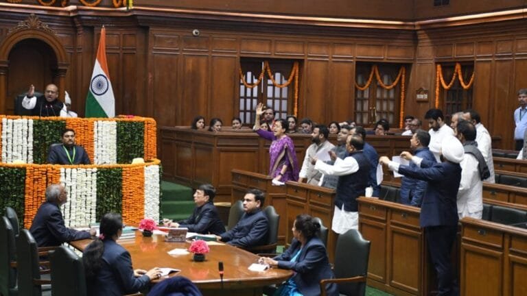 Rekha Gupta के नेतृत्व वाली BJP सरकार आज दिल्ली विधानसभा में 14 CAG रिपोर्ट पेश करेगी