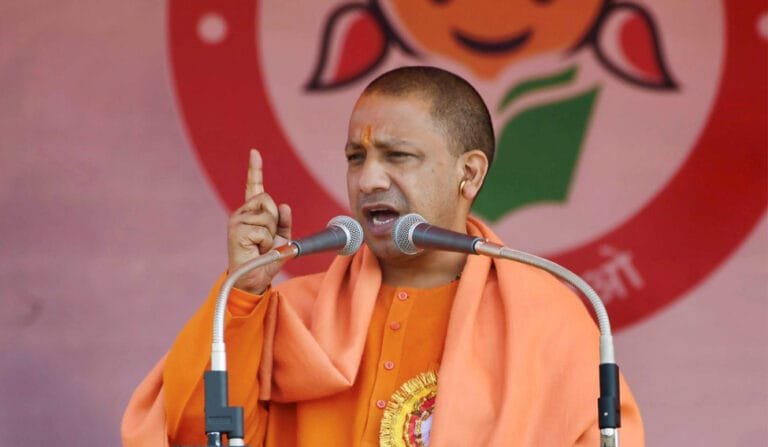 “सनातन के खिलाफ सुपारी लेकर षड्यंत्र कर रहे”: CM Yogi