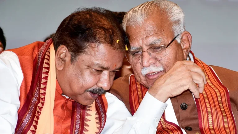 Bihar Politics: हो गया फाइनल! दिल्ली से बिहार पहुंचे मनोहर लाल ने बता दिया कौन होगा NDA का CM फेस