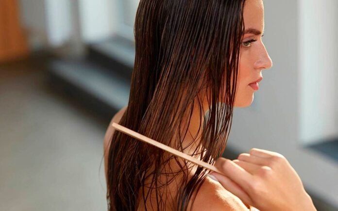 07-7-Super-Damaging-Hair-Combing-Mistakes-You-Dont-Even-Know-Youre-Making_534960631-2-FT