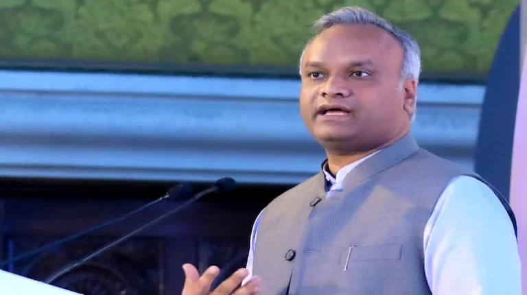 वीरप्पा मोइली के बयान पर कांग्रेस में हुआ आपसी मतभेद 