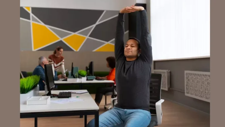 ऑफि‍स वालों के ल‍िए बेस्‍ट हैं 7 Desk Exercises, गायब हाे जाएगी लटकती तोंद; मूड भी रहेगा एकदम फ्रेश