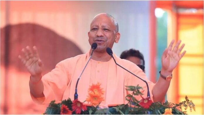 CM Yogi Adityanath ने Rahul Gandhi को बताया 'नमूना', कहा - BJP के लिए फायदेमंद