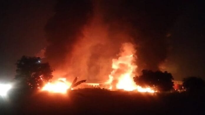 Delhi के Anand Vihar में भीषण आग, तीन की दर्दनाक मौत