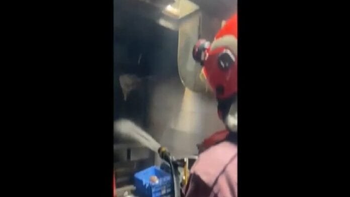 Delhi के दिल में तबाही: Connaught Place रेस्टोरेंट में भयानक आग, छह लोग झुलसे