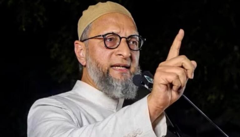 Asaduddin Owaisi ने Waqf  संशोधन विधेयक 2024 के खिलाफ काले बाजूबंद पहनकर विरोध प्रदर्शन किया