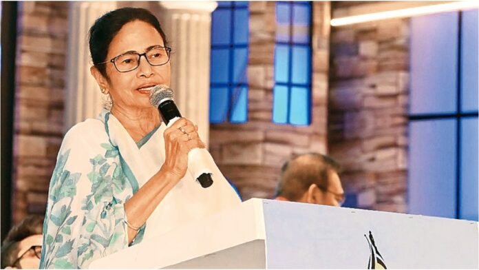 London में Mamata Banerjee का घेराव: Oxford University में विरोध, 'Royal Bengal Tiger' बनकर दिया जवाब