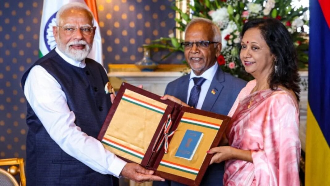 Mauritius में सम्मानित हुए PM Modi, राष्ट्रीय दिवस समारोह में होंगे मुख्य अतिथि