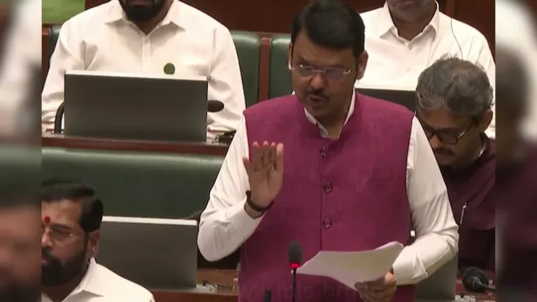 पुलिसकर्मी पर कुल्हाड़ी से हमला, एक बड़ी साजिश नागपुर हिंसा पर सीएम फडणवीस ने क्या कहा?