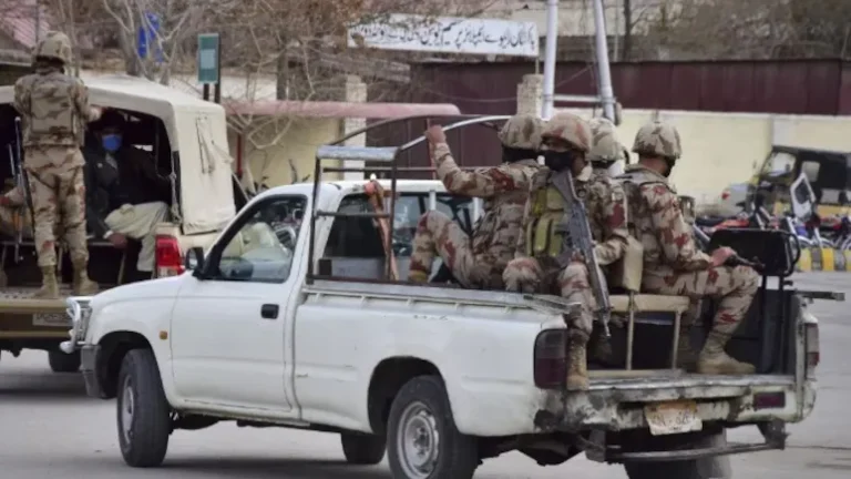 पाकिस्तान में सेना के काफिले पर बड़ा हमला, BLA ने 90 सैनिकों को मार डाला