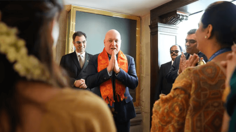 New Zealand के PM Christopher Luxon पहुंचे दिल्ली, SP Singh Baghel ने किया स्वागत