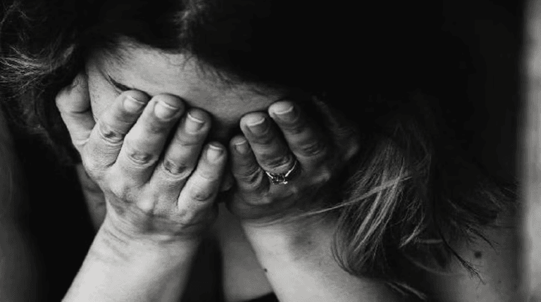 घर में घुसकर बीमार महिला से किया रेप, चीख-पुकार मची तो छत से कूदकर भागा आरोपी पड़ोसी 