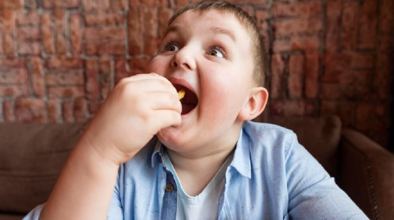 अगर आपका बच्चा भी हो रहा है ओवर वेट तो तुरंत करें ये काम, कंट्रोल होगा वजन, बॉडी भी बन जाएगी स्ट्रांग