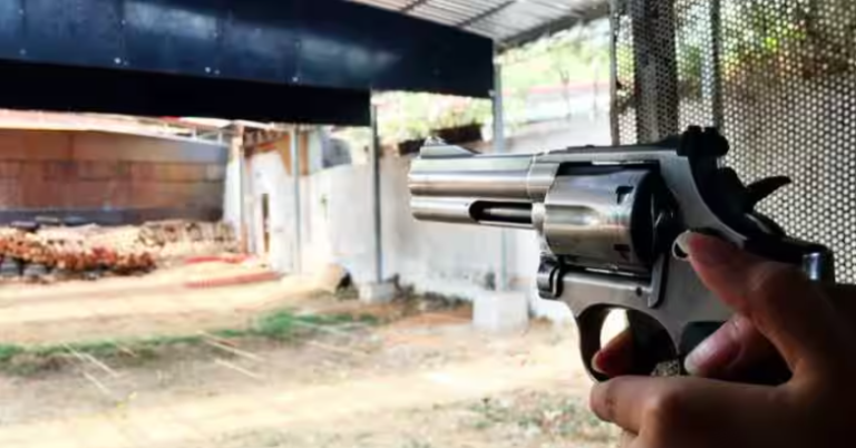 गोलियों की तड़तड़ाहट से दहला आरा रेलवे स्टेशन,बाप-बेटी की गोली मारकर हत्या; शूटर ने खुद को भी मारी गोली