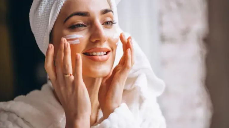 Summer Skin Care: गर्मियों में ऐसे करें स्किन की देखभाल, चेहरे पर हमेशा रहेगा दमकता ग्लो