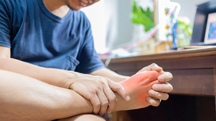 यूरिन में दिखने वाले इन 5 संकेतों को गलती से बी न करें इग्नोर, High Uric Acid का करते हैं इशारा