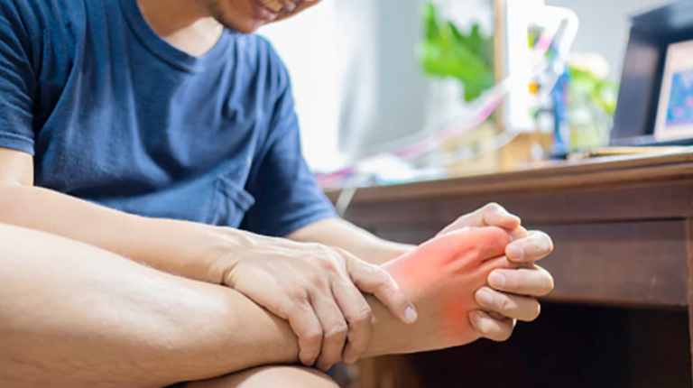 यूरिन में दिखने वाले इन 5 संकेतों को गलती से बी न करें इग्नोर, High Uric Acid का करते हैं इशारा