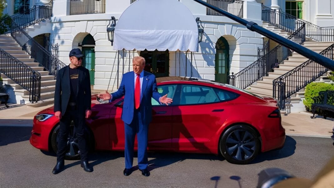 Tesla विवाद_ Trump ने Elon Musk को बताया ‘महान American’, बोले- कल नई Tesla खरीदूंगा Tesla विवाद: Trump ने Elon Musk को बताया ‘महान American’, बोले- कल नई Tesla खरीदूंगा