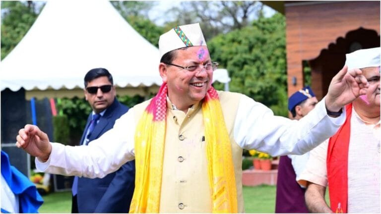 Uttarakhand के CM Pushkar Singh Dhami ने Holi मिलन उत्सव में मनाई खुशियां