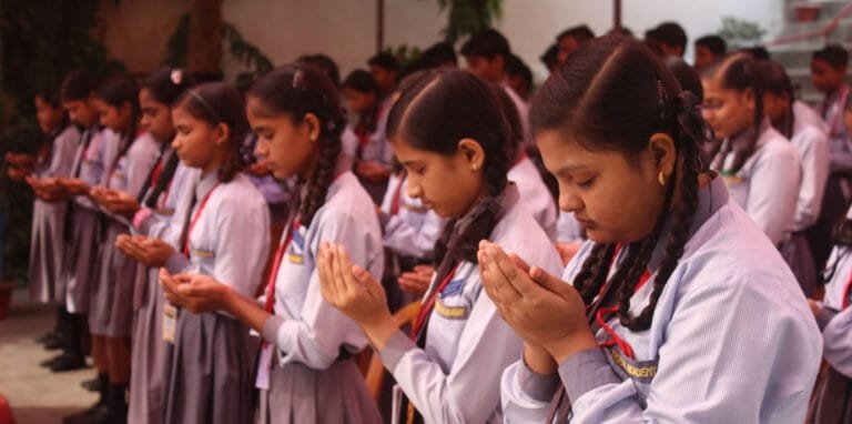 Gaya News: स्कूल में हिंदी की जगह उर्दू में प्रार्थना, वीडियो बनाने वाले शिक्षक की पिटाई; 9 नामजद