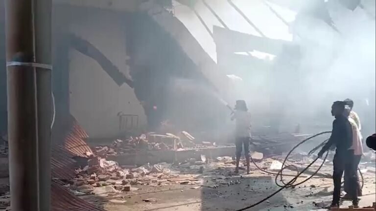बनासकांठा में पटाखा फैक्ट्री में भीषण आग: कई लोगों की मौत, कई घायल