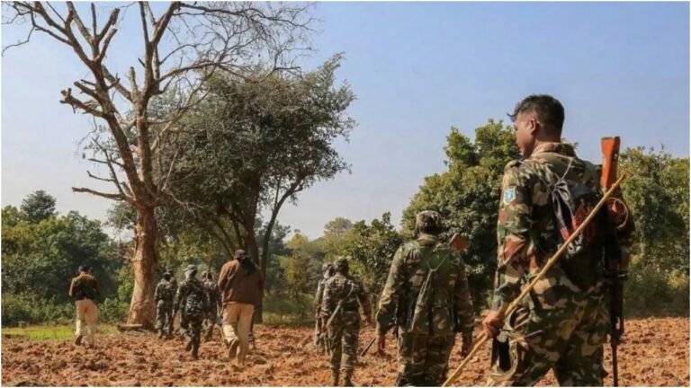 Bijapur में Naxalites की हार! 24 ने डाले हथियार, पुलिस के सामने बोले- अब नहीं चाहिए खून-खराबा